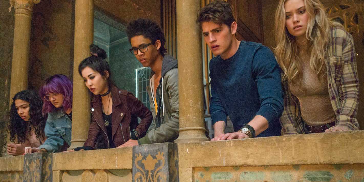 Ariela Barer, Allegra Acosta, Lyrica Okano, Rhenzy Feliz, Gregg Sulkin, Virginia Gardner como Molly, Gert, Nico, Alex, Chase y Karolina en Marvel's Runaways