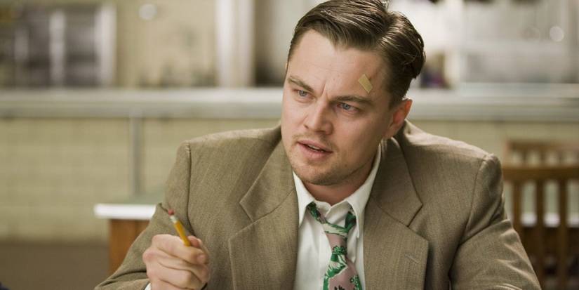 Leonardo DiCaprio in Shutter Island nei panni di Teddy con espressione arrabbiata
