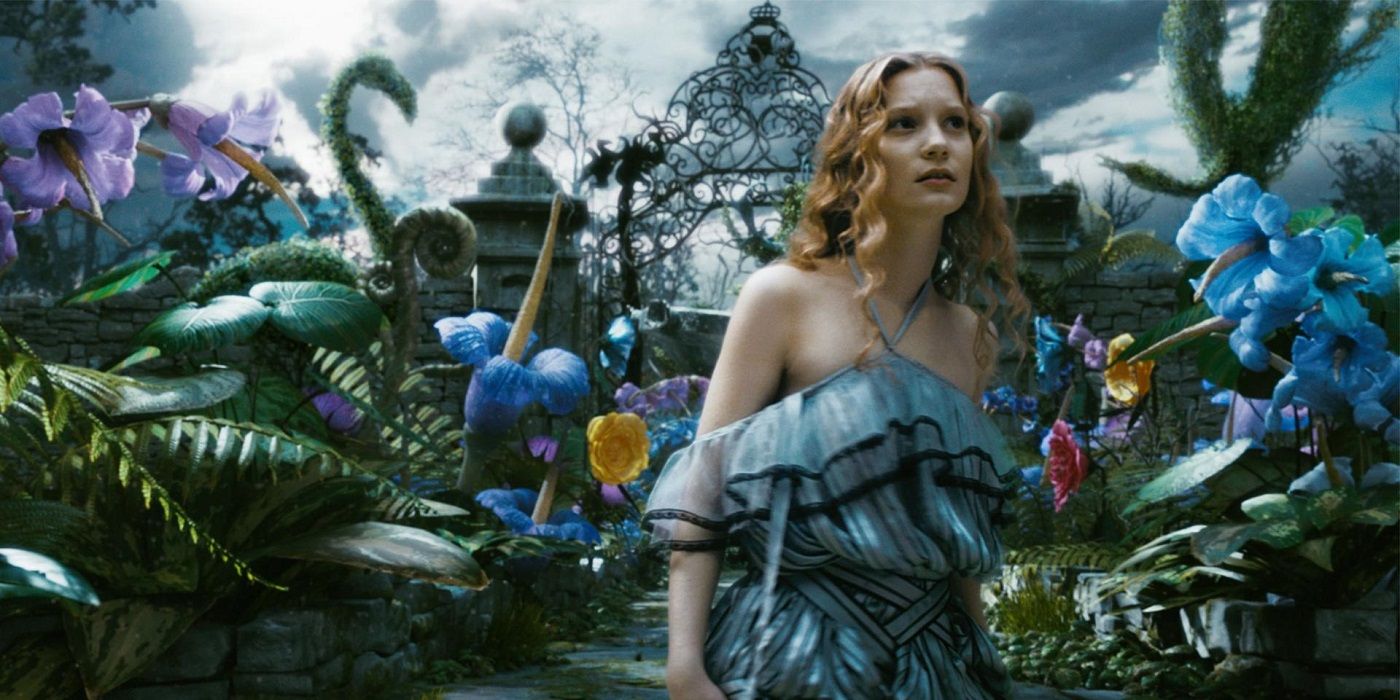 Tim Burtons Alice In Wonderland 10 Hidden Details About The Costumes You Didnt Notice