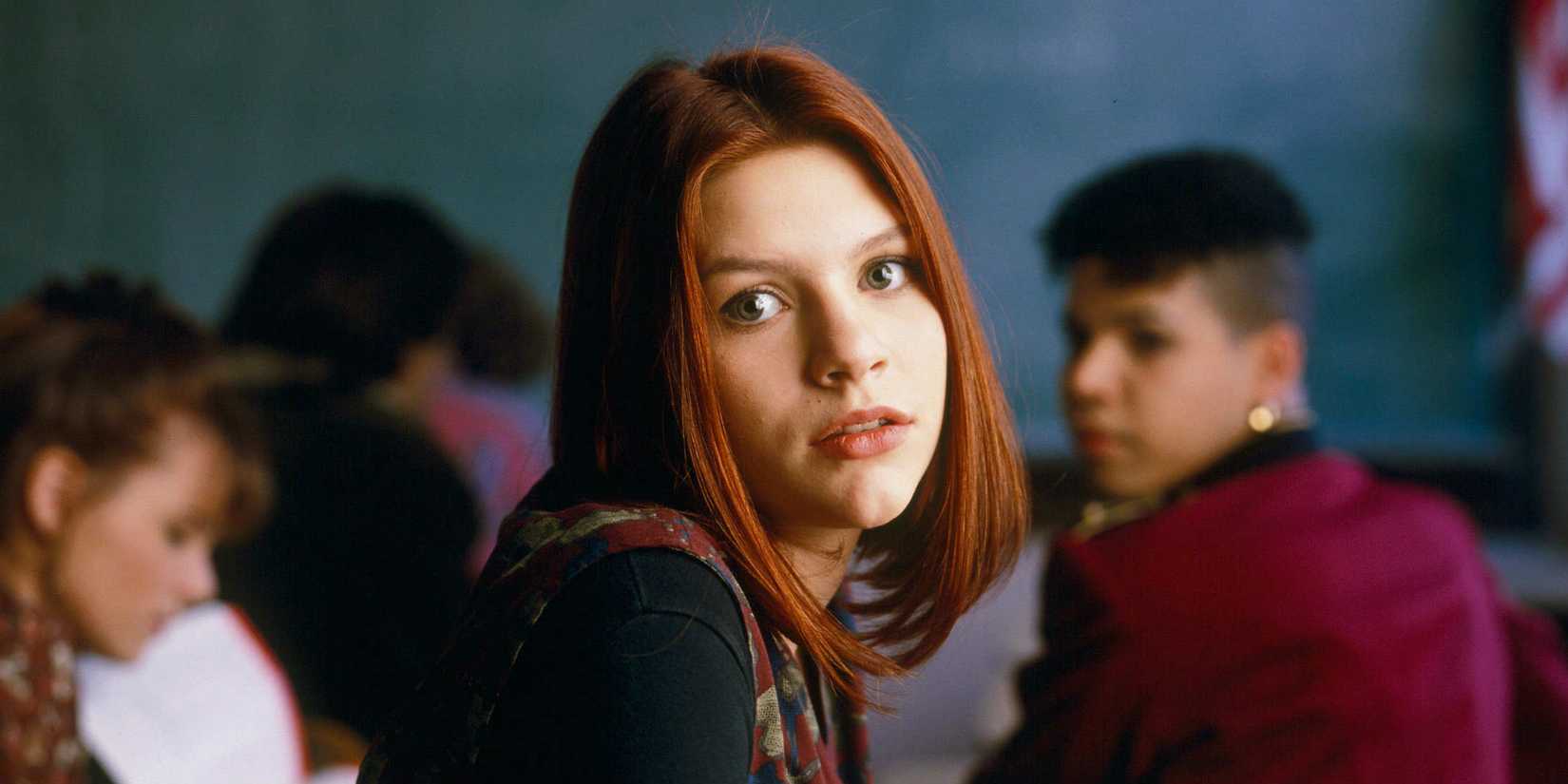 Claire Danes observa em My So-Called Life