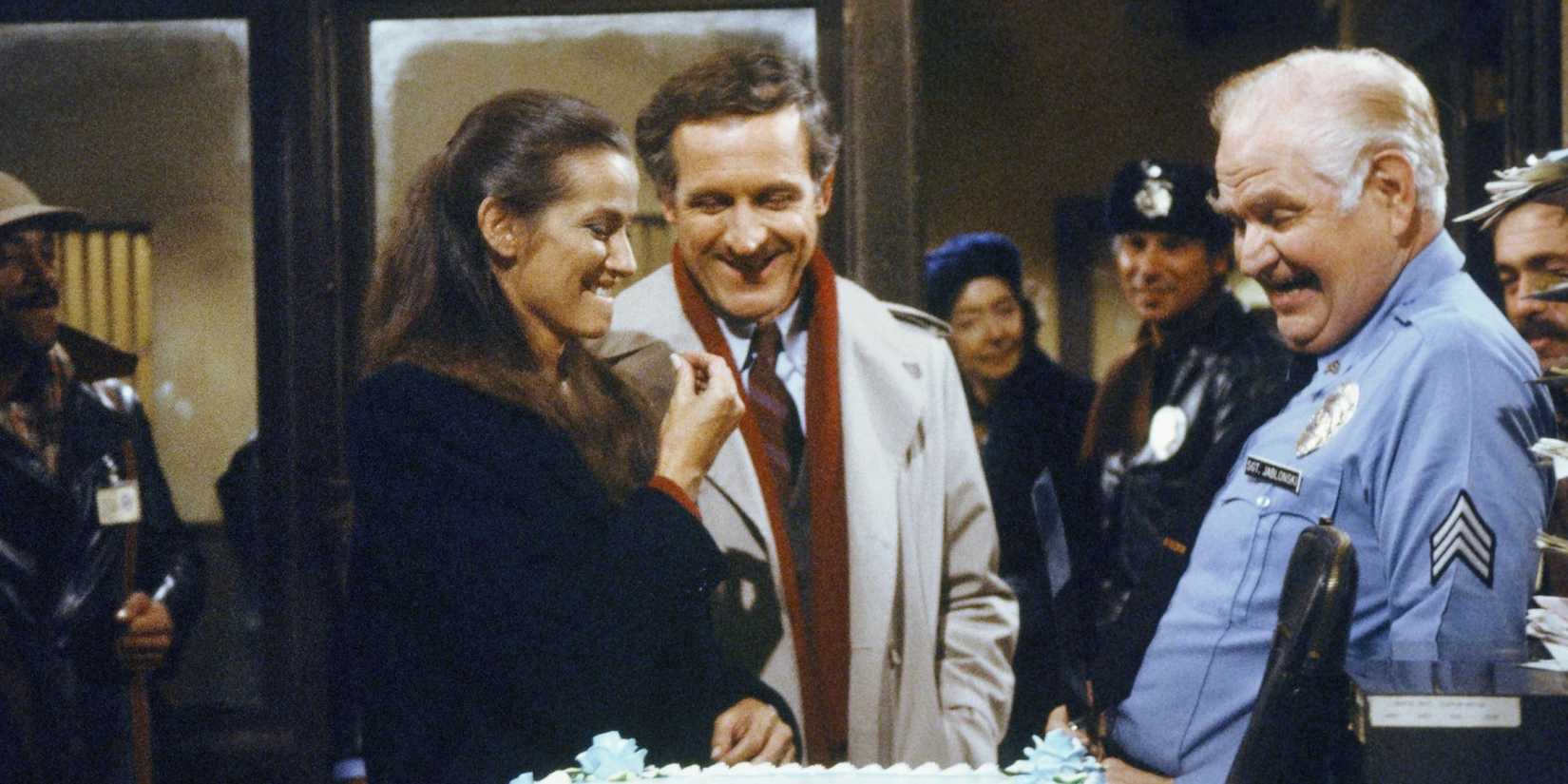 O elenco de Hill Street Blues na delegacia.