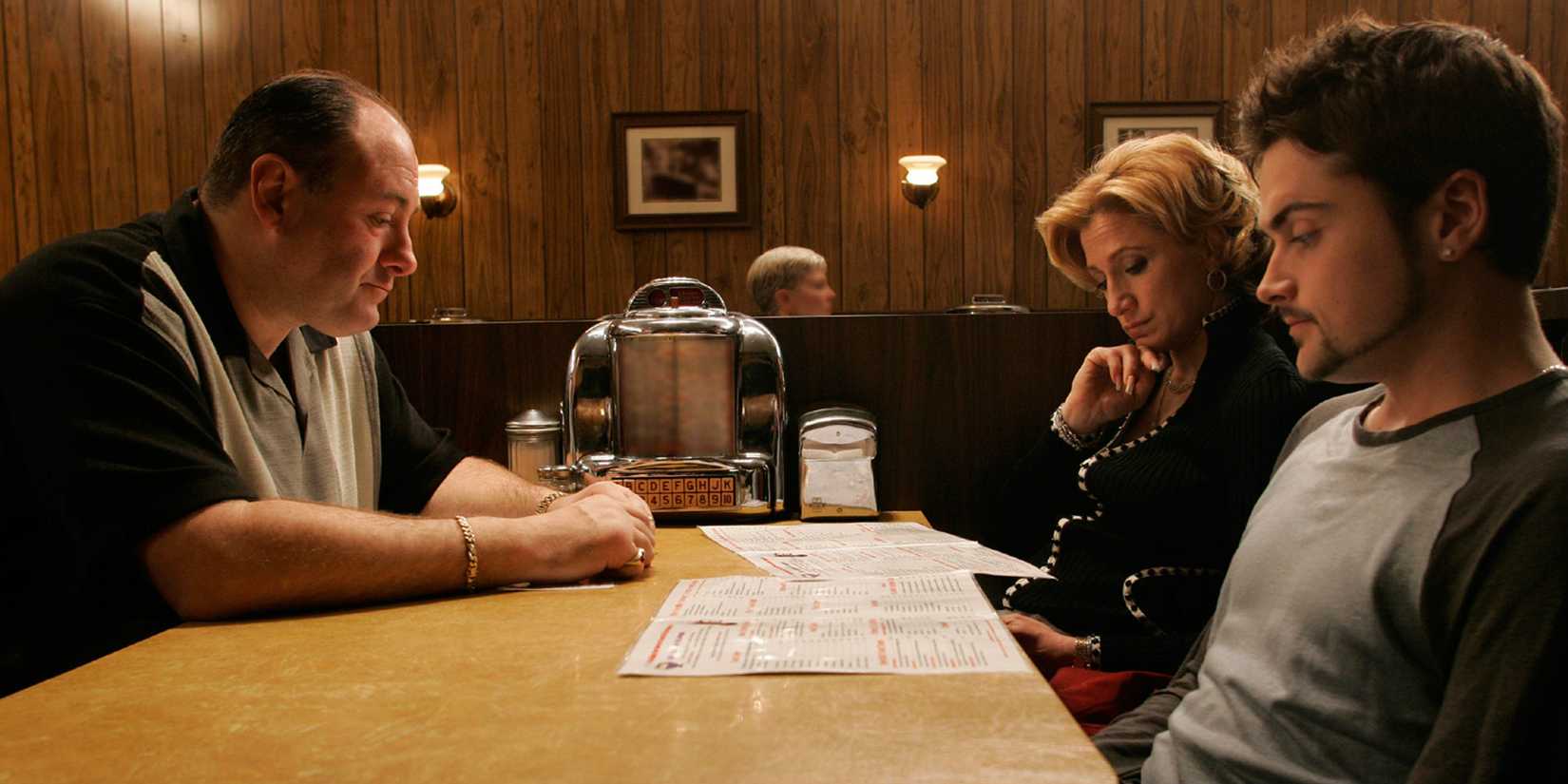 Tony, Carmela e AJ em The Sopranos.