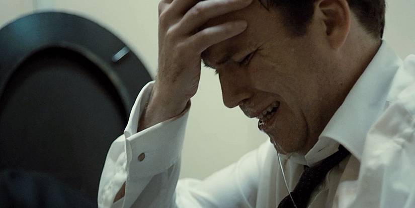 Rory Kinnear como PM Callow chorando em Black Mirror The National Anthem