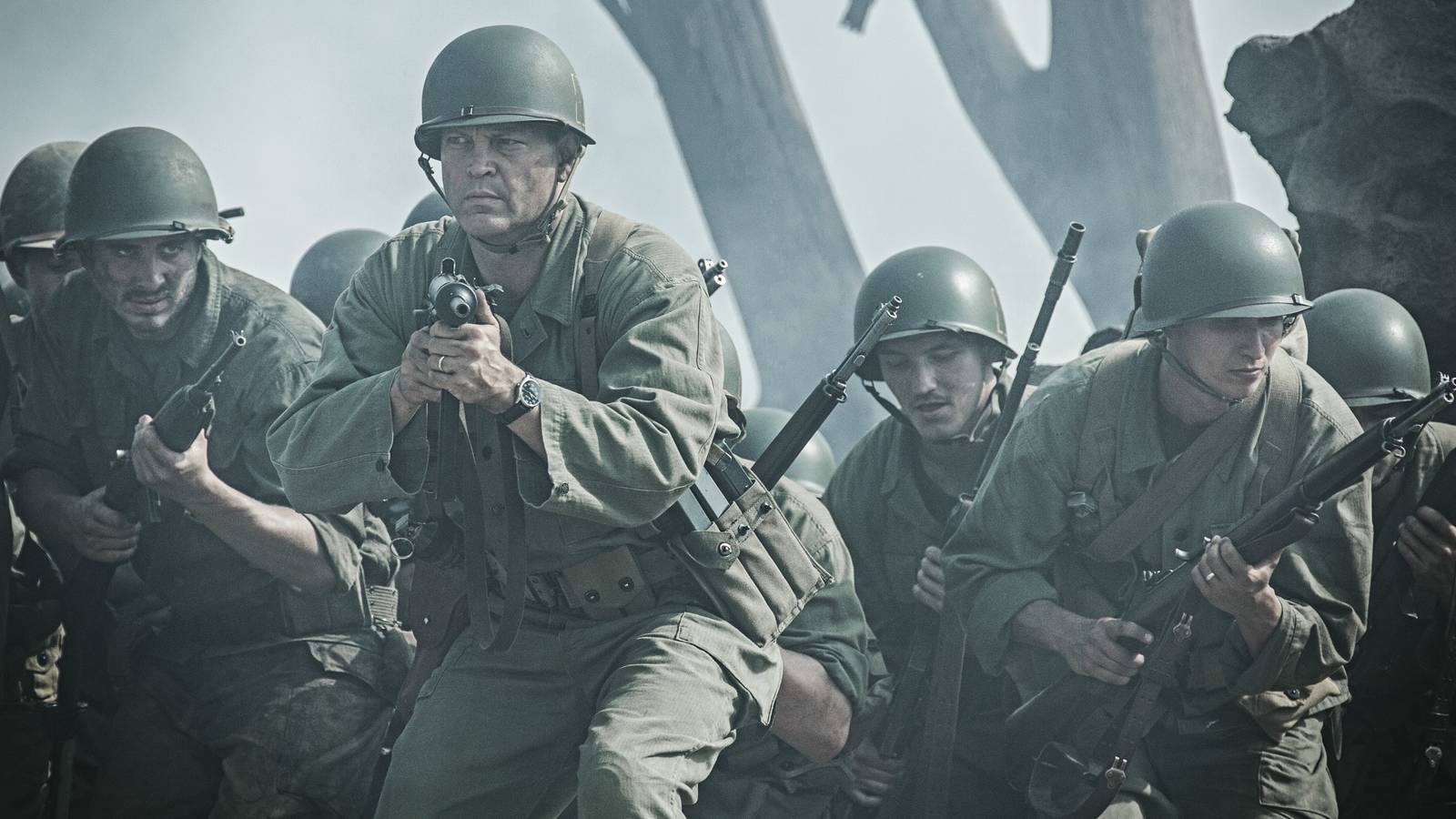 Vince Vaughn & Luke Bracey Discuss Hacksaw Ridge's Sense of Brotherhood