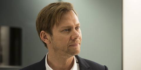 Young William (Jimmi Simpson) staring ahead in Westworld