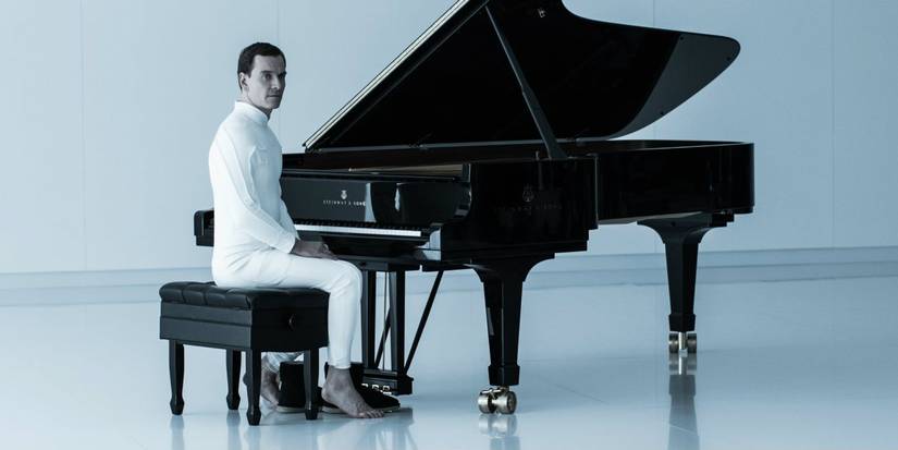 Alien: Covenant - Michael Fassbender on piano