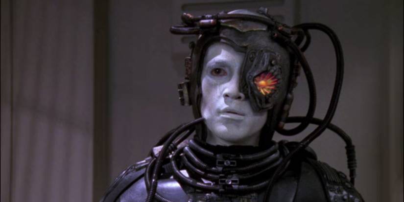 Hugh parece pensativo em Star Trek TNG