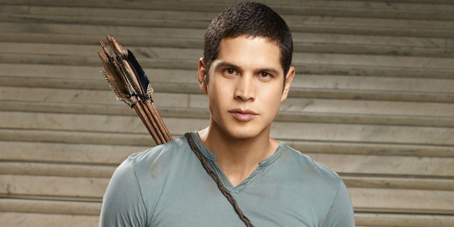 Films Et Séries Tv Avec J. D. Pardo Mayans MC: Sons of Anarchy Spinoff Casts J.D. Pardo as Series Lead