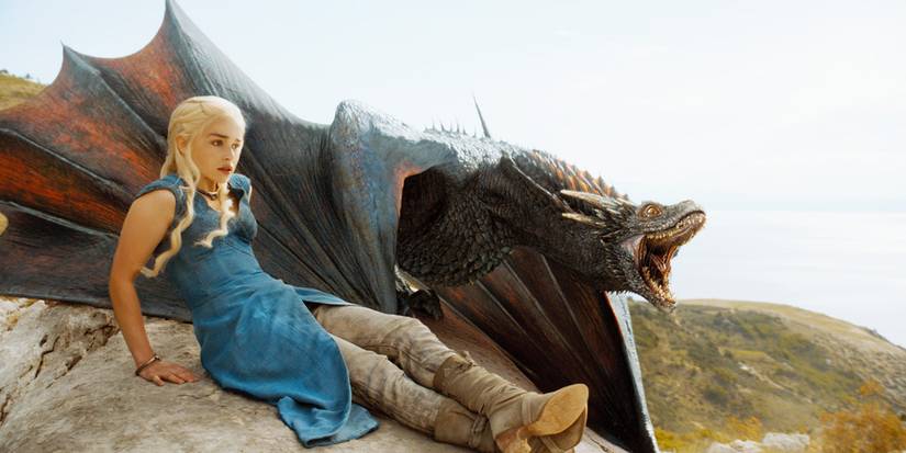 Game of Thrones: 10 Hidden Details About Daenerys Targaryen's Costume You Didn't Notice Game of Thrones: 10 Hidden Details About Daenerys Targaryen's Costume You Didn't Notice