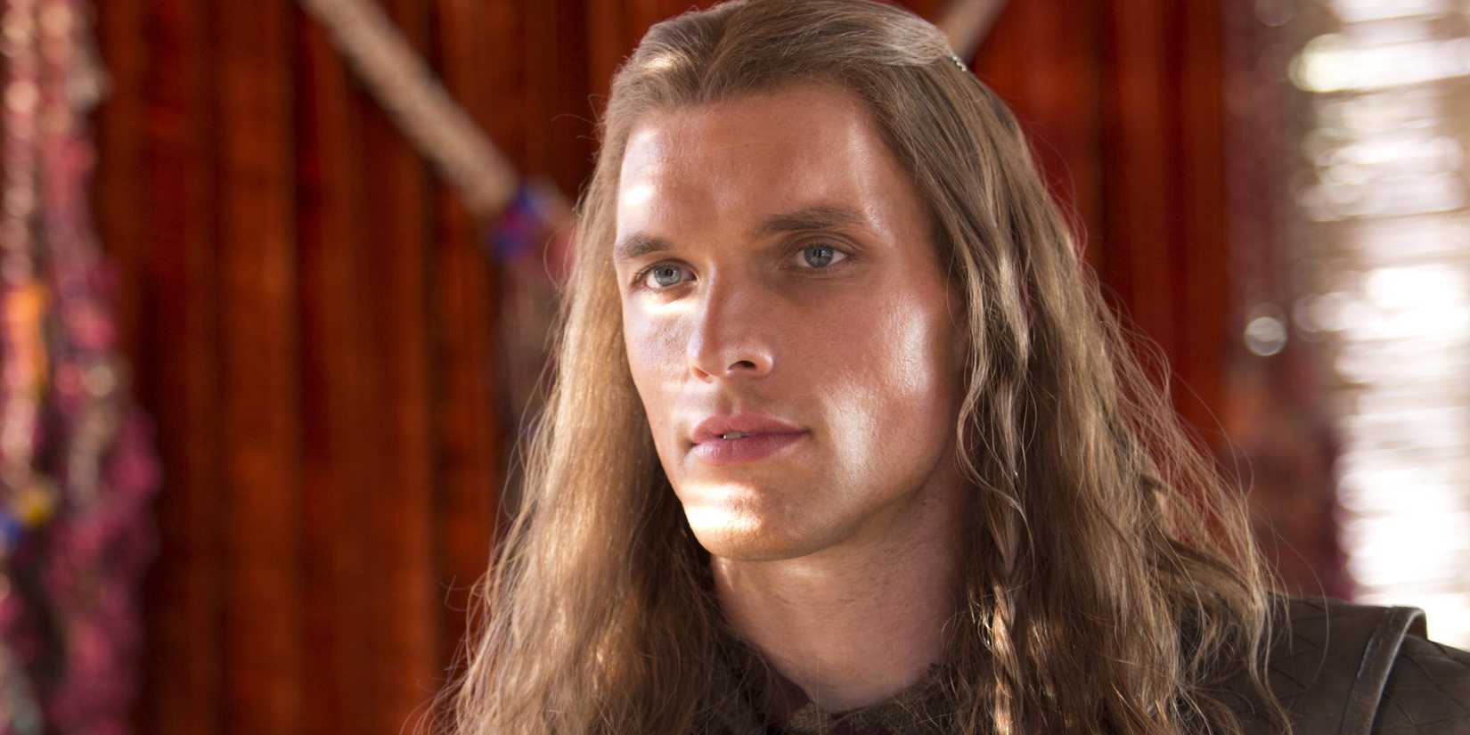 Ed Skrein as Daario Naharis in a tent in Game of Thrones