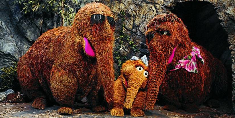 Snuffleupagus, Alice e sua mãe em Vila Sésamo.