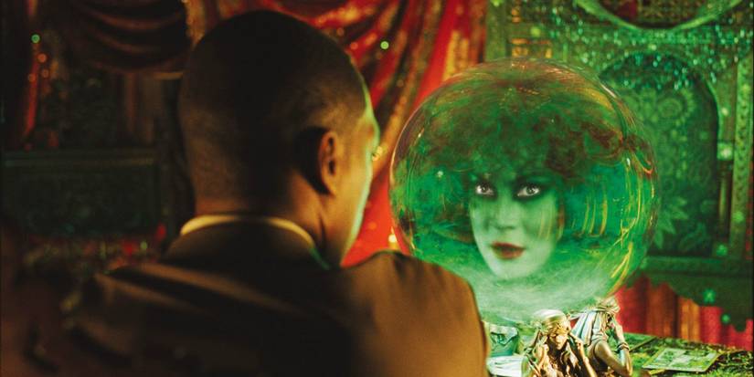 Eddie Murphy uses a magic ball