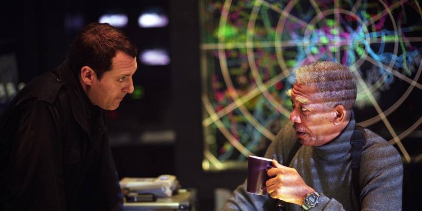 Morgan Freeman and Tom Sizemore talking in a control room in Dreamcatcher