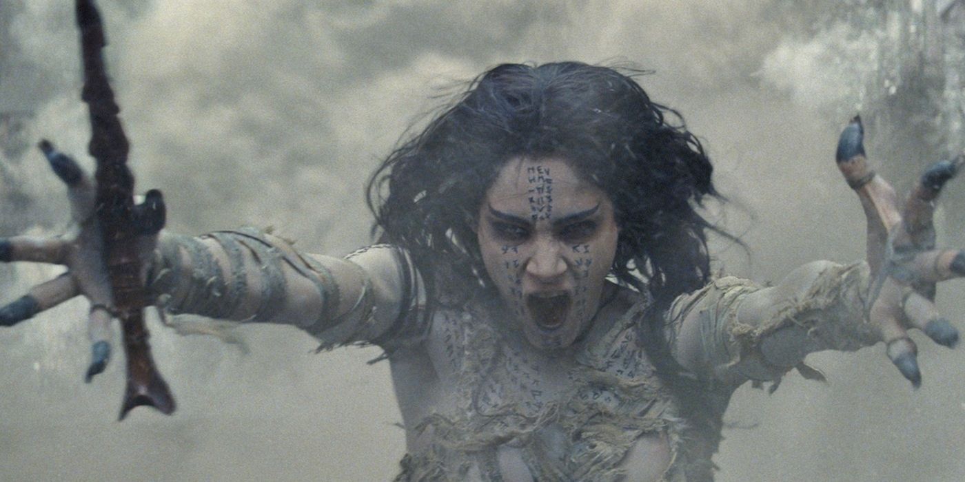 Sofia Boutella como a princesa Ahmanet em A Múmia (2017).