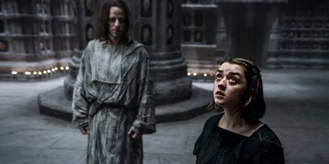 Arya and Jaqen lookng up in the hall of Faceless Men in Game of Thrones