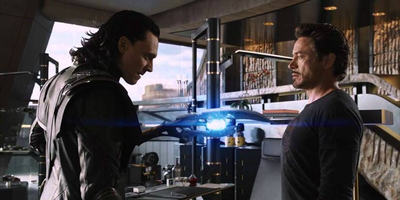 Avengers Age Of Ultron Loki's Staff Scepter Replica - Collector's Edition With Display Stand (Gold Metal, 2018)