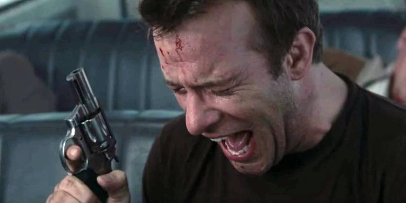 Thomas Jane em uma cena de O Nevoeiro