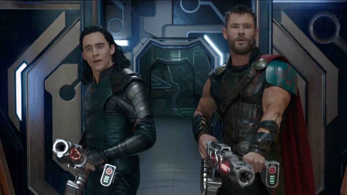 Here's Why Thor Uses A Gun In Ragnarok