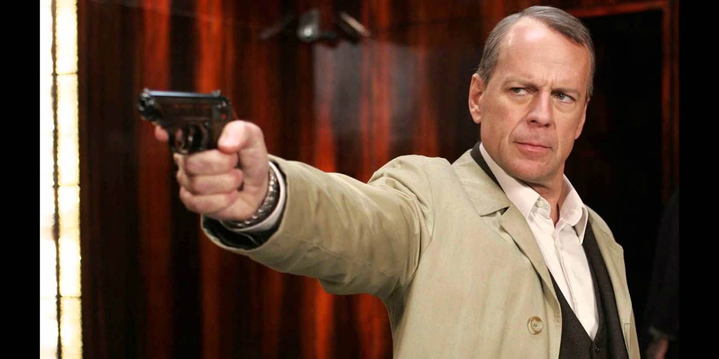 Bruce Willis as Mr. Goodkat pointing a gun in Lucky Number Slevin.