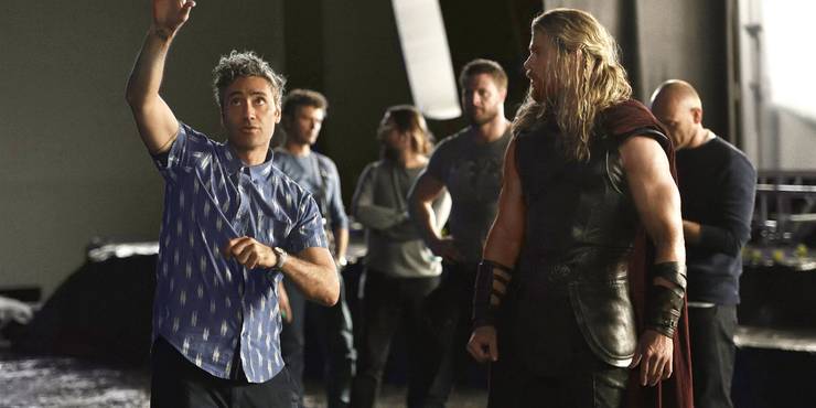 Ragnarok S Strange Scene Was Mostly Practical Screen Rant