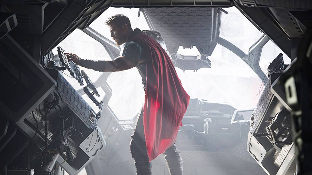 New Thor: Ragnarok Sneak Peek Leans on Comedy