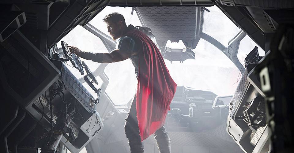 New Thor Ragnarok Sneak Peek Leans On Comedy Screen Rant