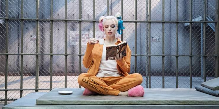 9 DC Actors Who Nailed The Look In Movies (& 8 Who Look Nothing Like Their Characters) 22 Margot Robbie Harley Quinn espresso.jpg?q=50&fit=crop&w=740&h=370&dpr=1