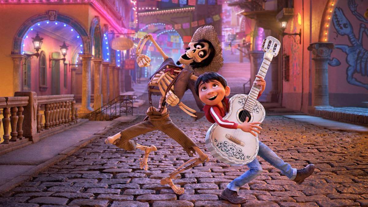 Coco Main Singer Benjamin Bratt Is Mexican Sinatra In Coco