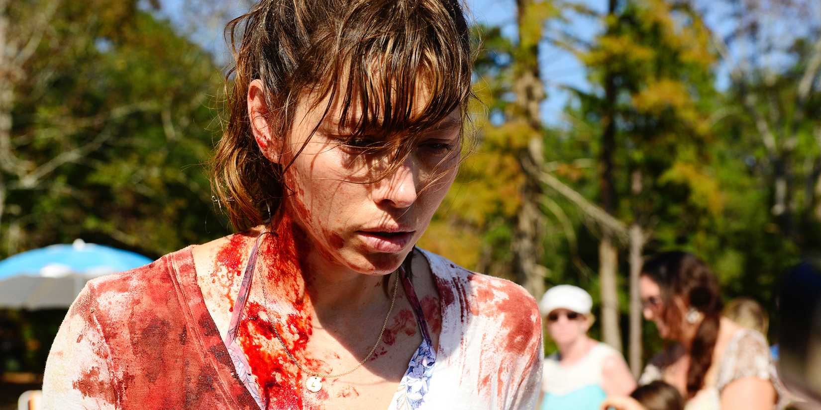 Jessica Biel coberta de sangue na primeira temporada de The Sinner