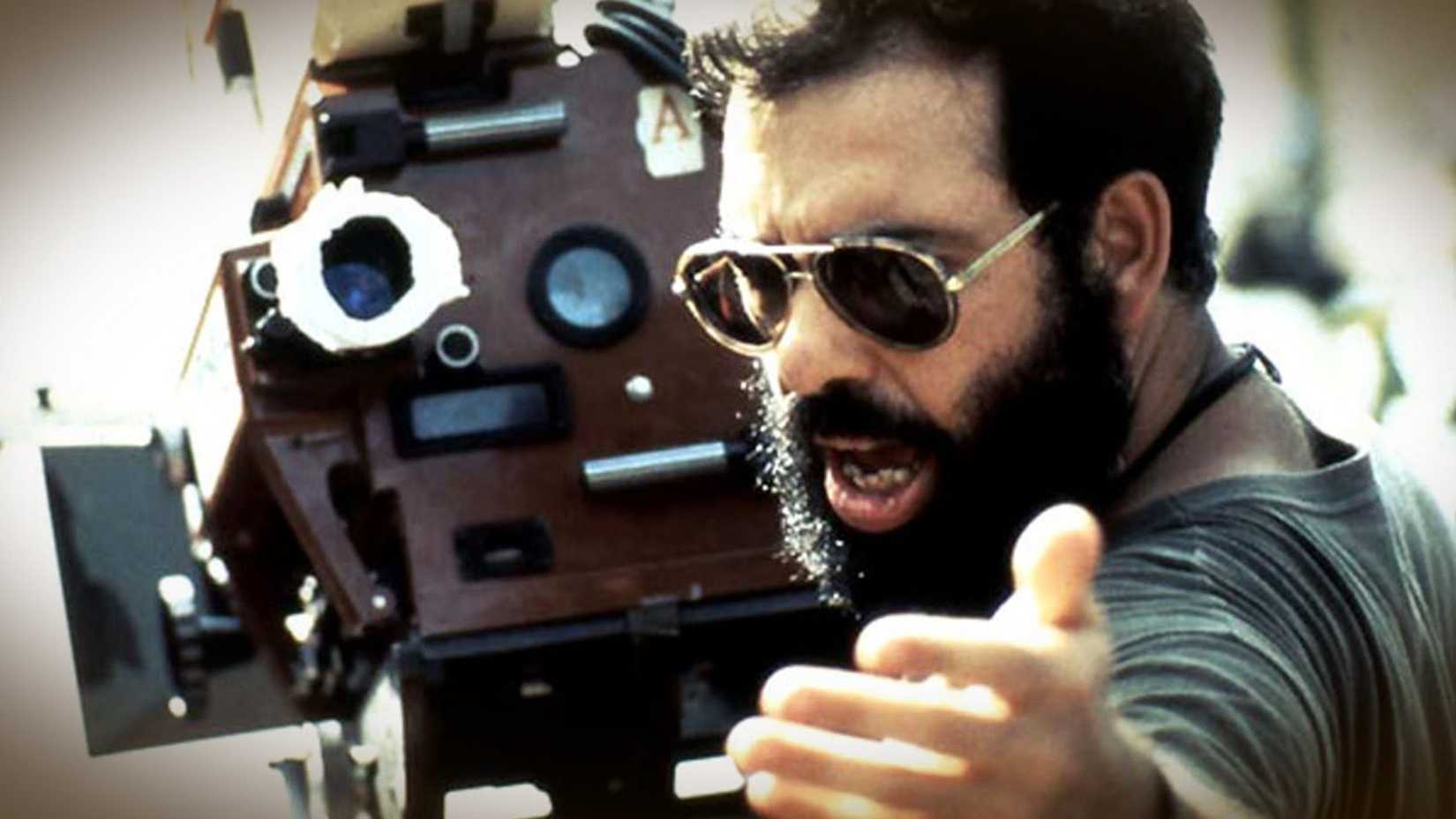 Francis Ford Coppola atrás das câmeras em Hearts of Darkness