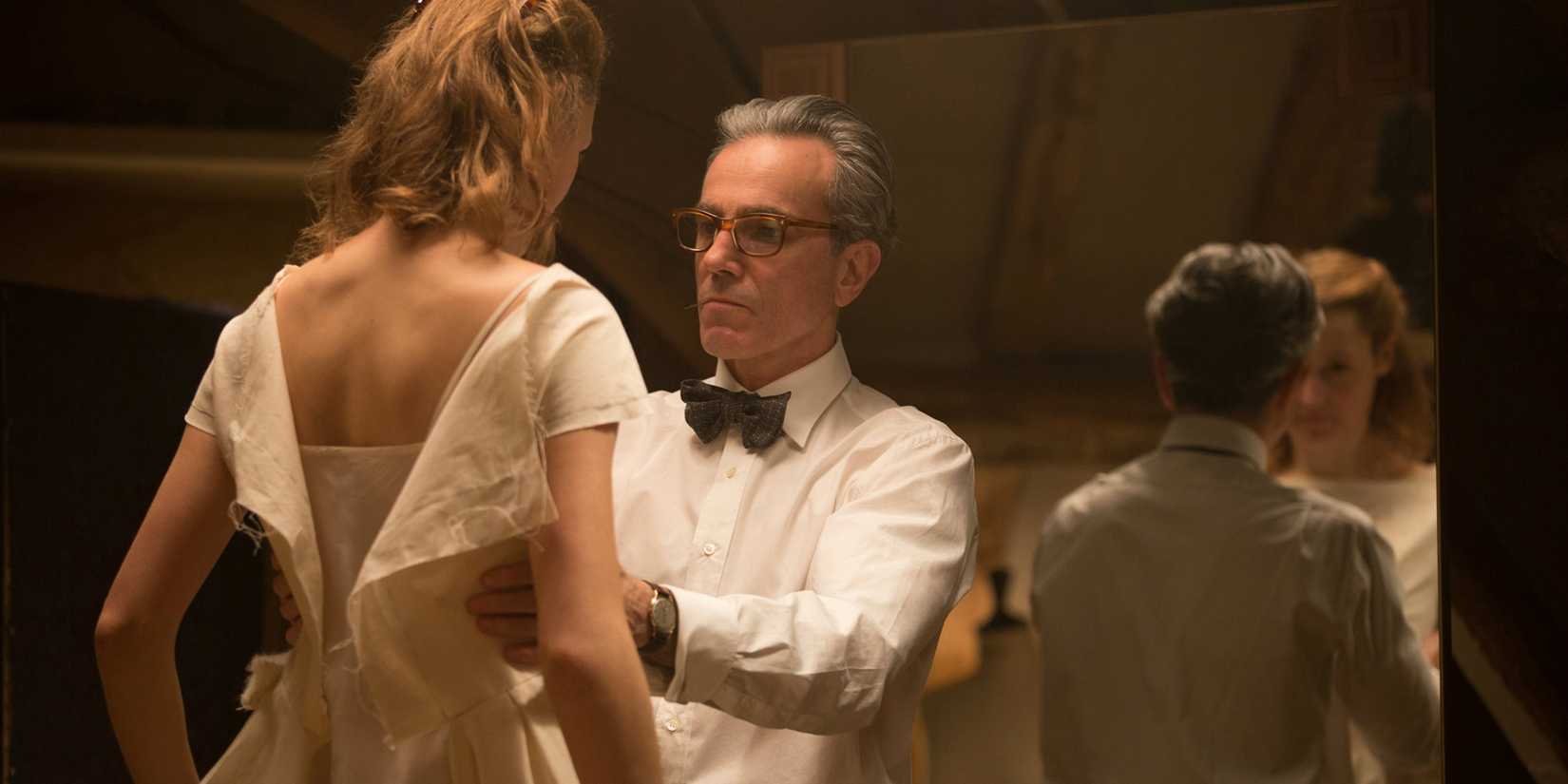 Reynolds measures Alma in Phantom Thread