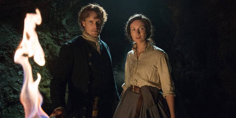 Outlander's Full Timeline & Time Travel Explained 1 Claire and Jamie in the Outlander season 3 finale