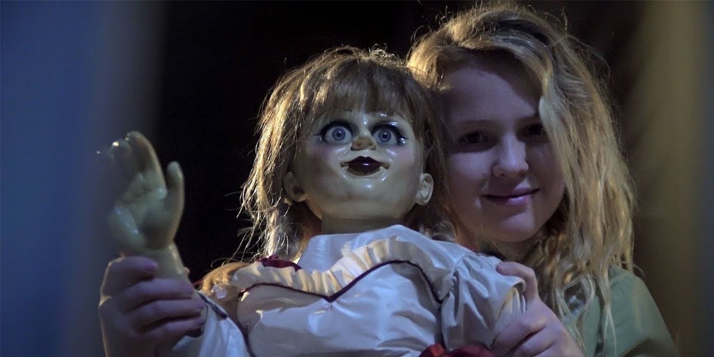 6 Things The Conjuring Series Does Better Than Annabelle (& 4 It Doesn’t)