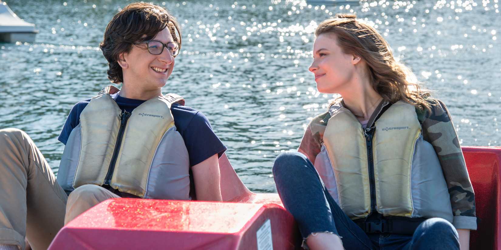 Gus (Paul Rust) and Mickey (Gillian Jacobs) in Love