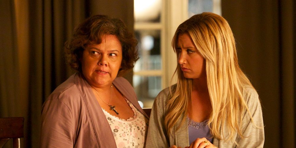 Ashley Tisdale talking to an older woman in Scary Movie 5