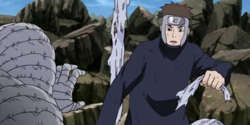 Yamato is surprised in the battle as he tears the fabric from the enemy of Naruto's dispatch.