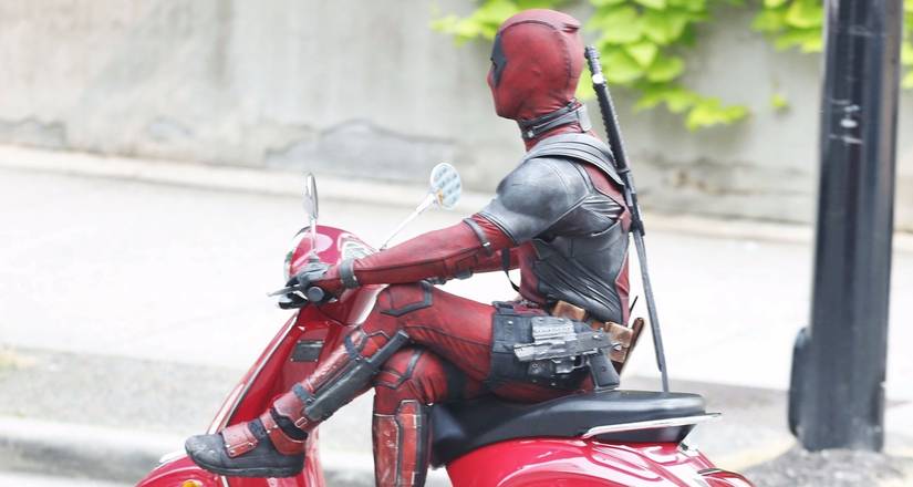 Deadpool Getting Carried 15 Behind-The-Scenes Photos That Completely Change Deadpool