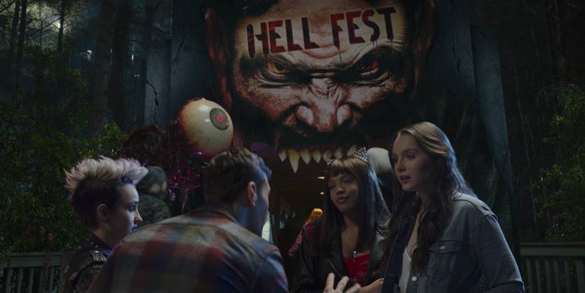 The friends talk outside the ride in Hell Fest