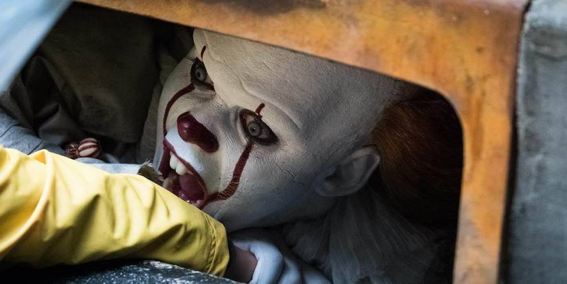 Pennywise morde o braço de Georgie em IT