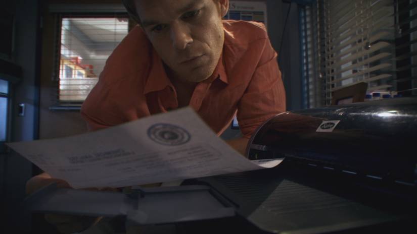 10 diferenças surpreendentes entre as séries de Dexter e os livros Quando a série Dexter estreou em 2006, muitos espectadores acreditaram estar diante de uma ideia totalmente inédita para a televisão. O que nem todos sabiam é que o programa foi inspirado no romance Darkly Dreaming Dexter, de Jeff Lindsay, publicado em 2004. 10 diferenças surpreendentes entre as séries de Dexter e os livros