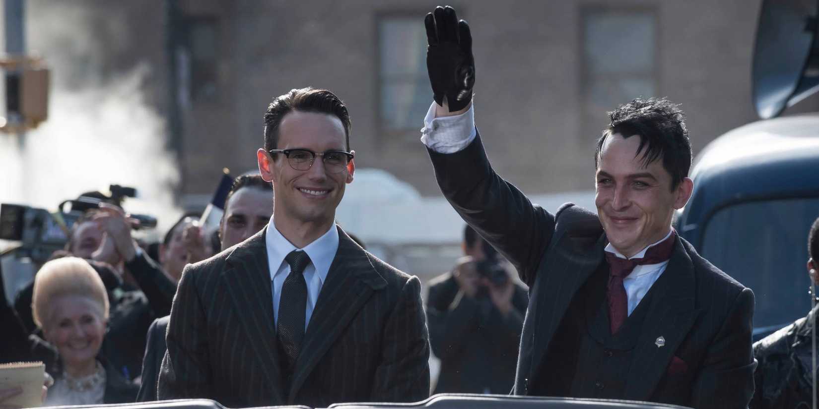 Cory Michael Smith and Robin Lord Taylor as Riddler and Penguin in Gotham stood next to each other