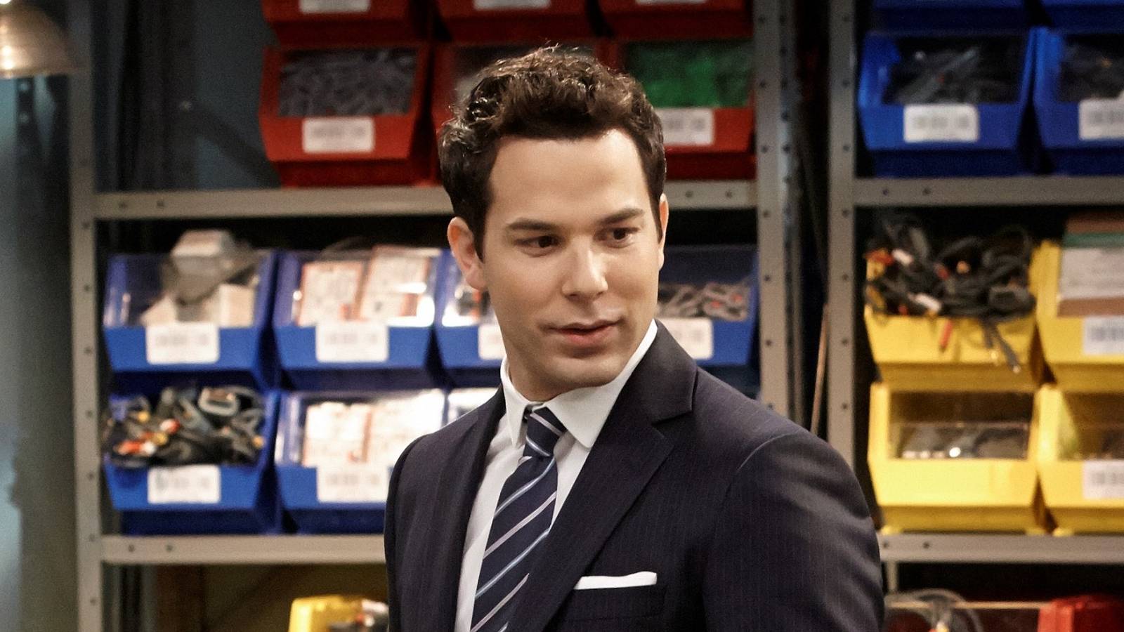 Crazy Ex-Girlfriend Final Season Casts Skylar Astin As New Greg