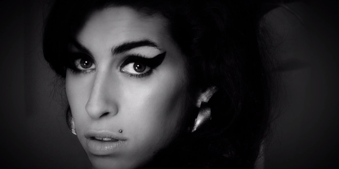 10 detalles más importantes de Back To Black Leaves Out y cambios sobre la verdadera historia de Amy Winehouse