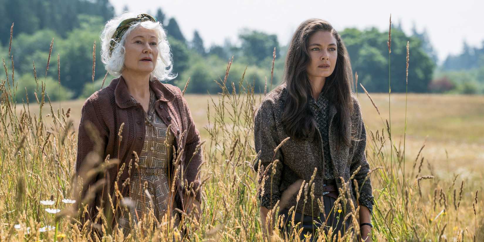 Ann Magnuson and Alexa Davalos in The Man in the High Castle