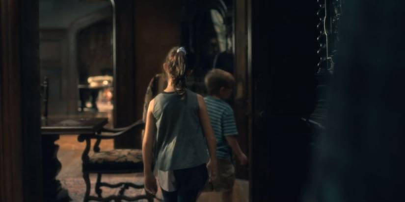 Haunting of Hill House - Half hidden ghost