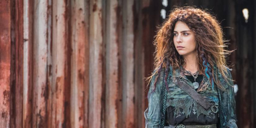 Nadia Hilker as Luna in The 100