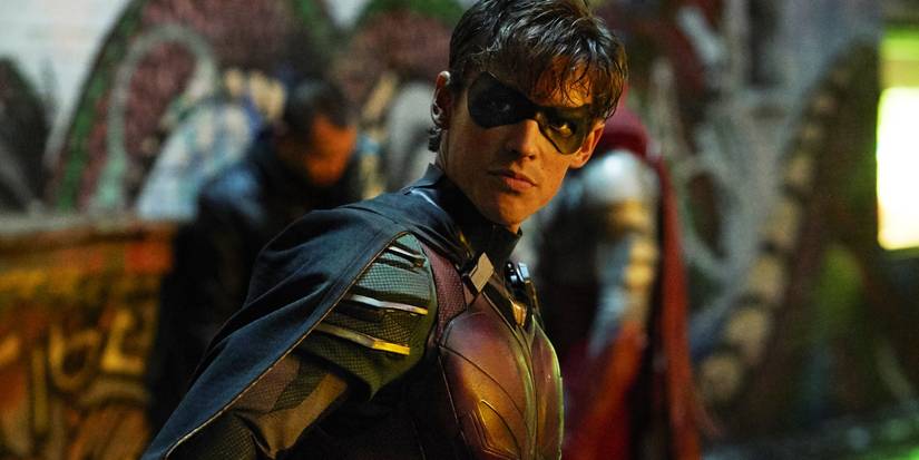 Brenton Thwaites as Dick Grayson/Robin in тιтans 