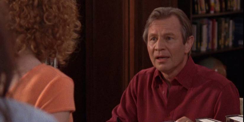 Asher Fleming talking ot a young student on Gilmore Girls