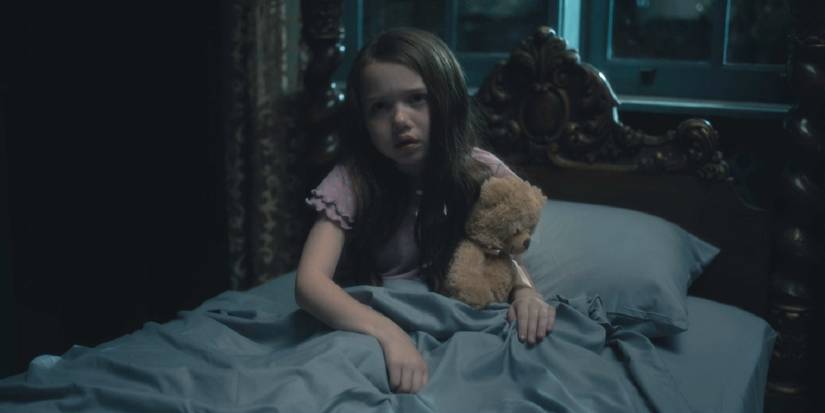 Haunting of Hill House - Hidden ghost in window