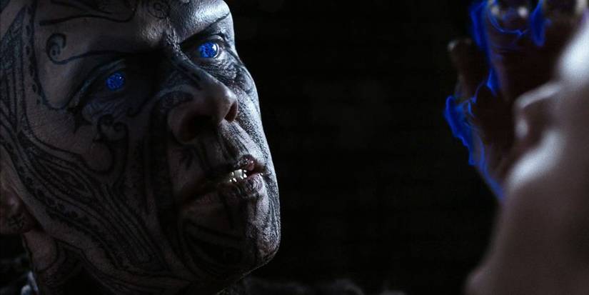 O Djinn atacando Dean em Supernatural.